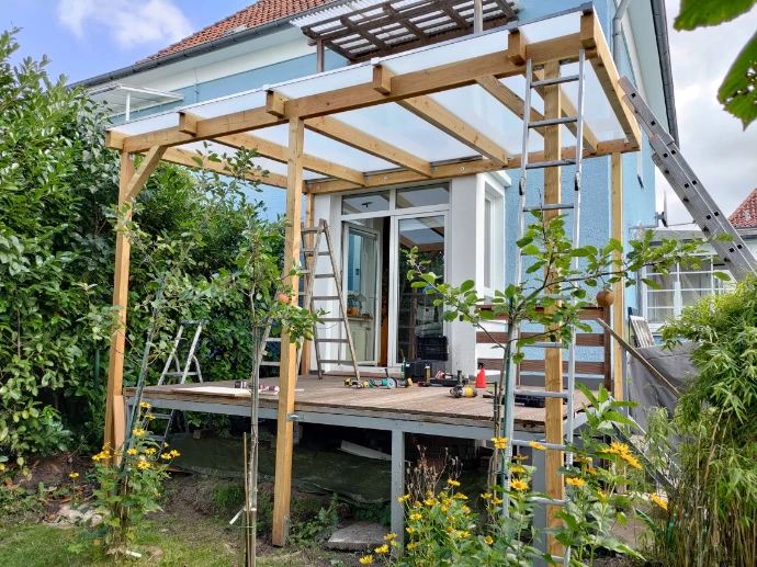 Pergola aus Holz im Garten, gebaut von NP Bau- &amp; Montagetechnik